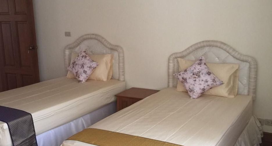 For rent 3 bedrooms condo in Khlong Toei, Bangkok