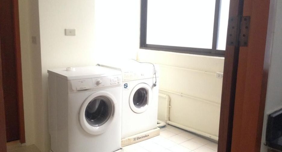 For rent 3 bedrooms condo in Khlong Toei, Bangkok