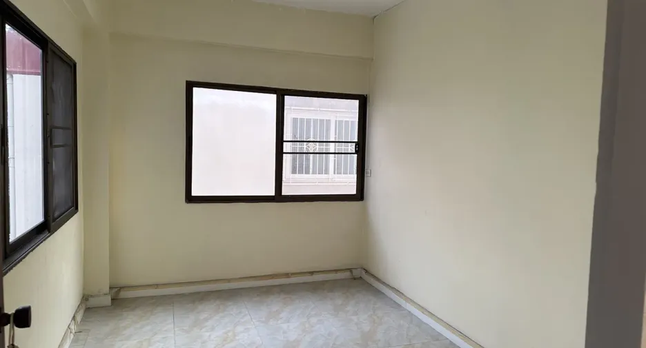 For rent 6 bedrooms retail Space in Chatuchak, Bangkok