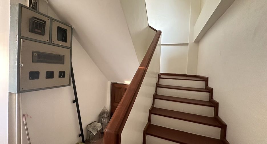 For rent 6 bedrooms retail Space in Chatuchak, Bangkok