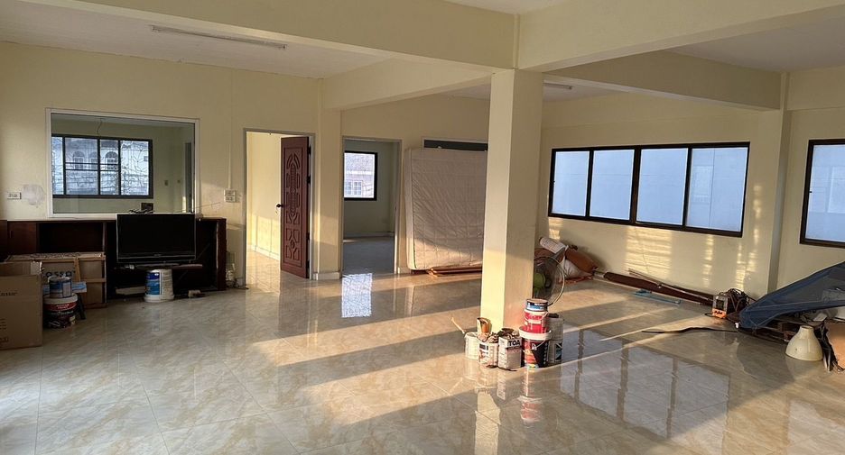 For rent 6 bedrooms retail Space in Chatuchak, Bangkok