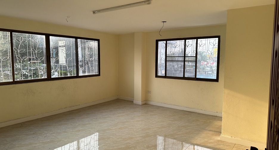 For rent 6 bedrooms retail Space in Chatuchak, Bangkok