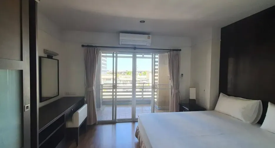 For rent 2 bedrooms condo in Khlong Toei, Bangkok