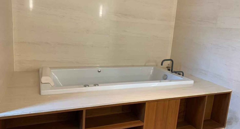 For rent 3 bedrooms condo in Khlong Toei, Bangkok