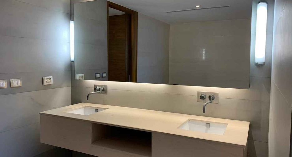 For rent 3 bedrooms condo in Khlong Toei, Bangkok
