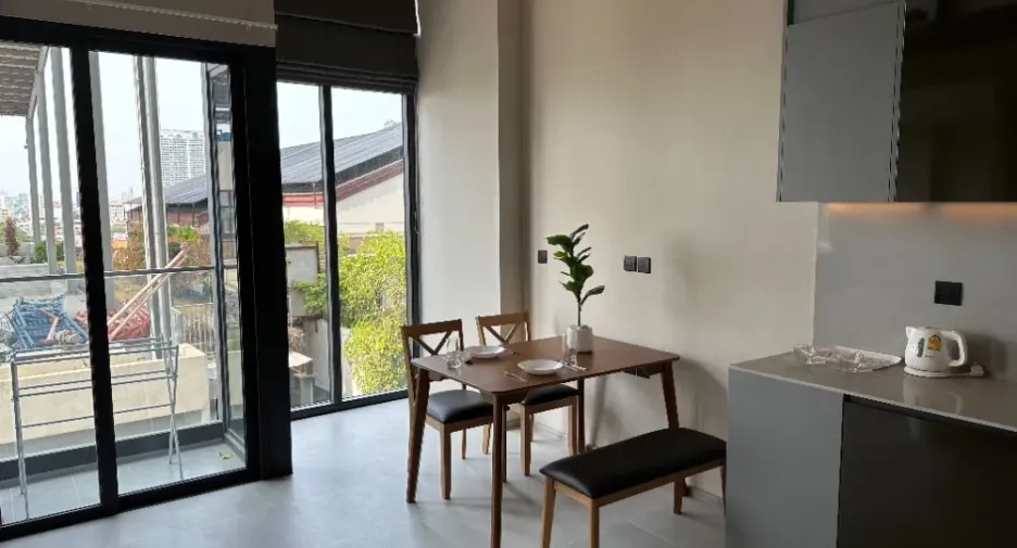 For rent 1 bed condo in Pathum Wan, Bangkok
