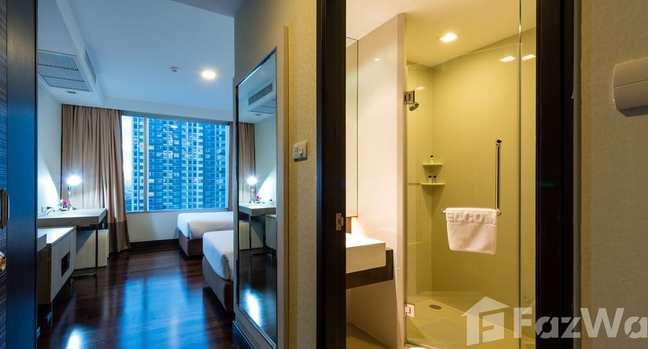 For rent 3 bedrooms apartment in Khlong Toei, Bangkok