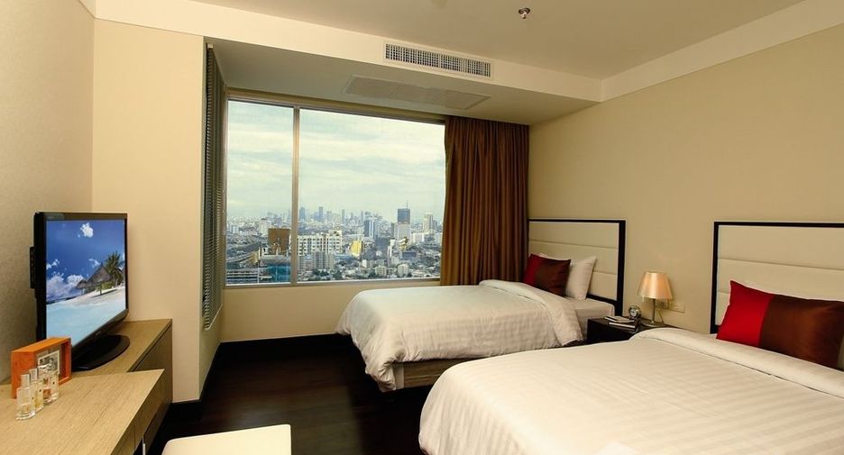 For rent 3 bedrooms apartment in Khlong Toei, Bangkok
