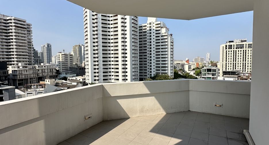 For rent 2 bedrooms condo in Watthana, Bangkok