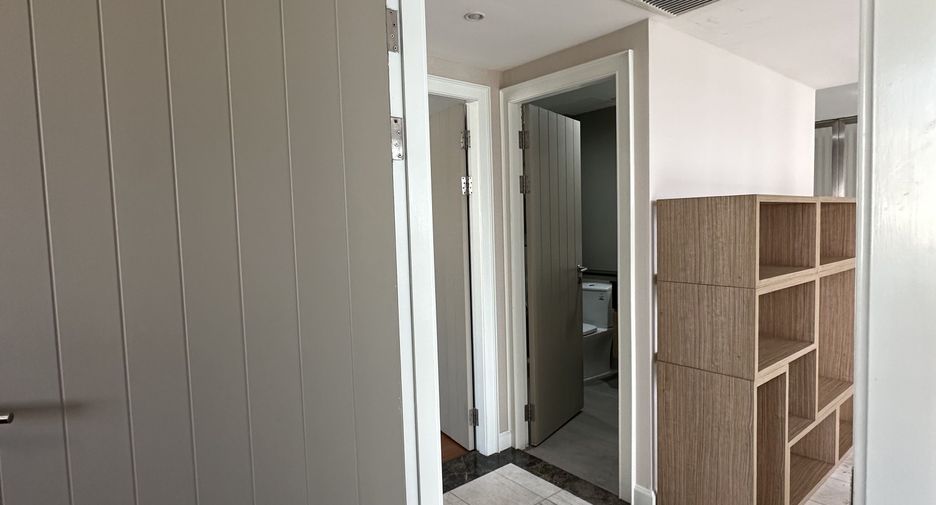 For rent 2 bedrooms condo in Watthana, Bangkok