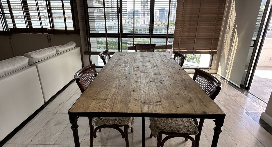 For rent 2 bedrooms condo in Watthana, Bangkok