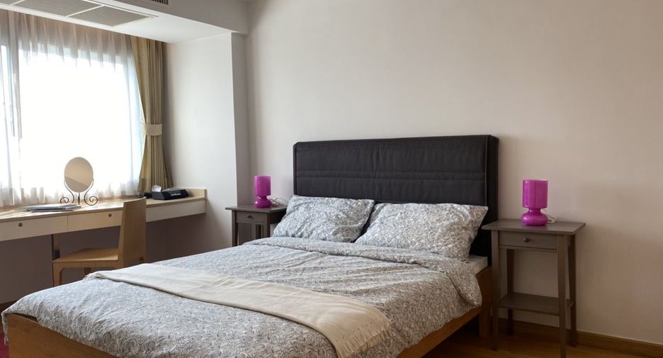 For rent 2 bedrooms condo in Phra Khanong, Bangkok