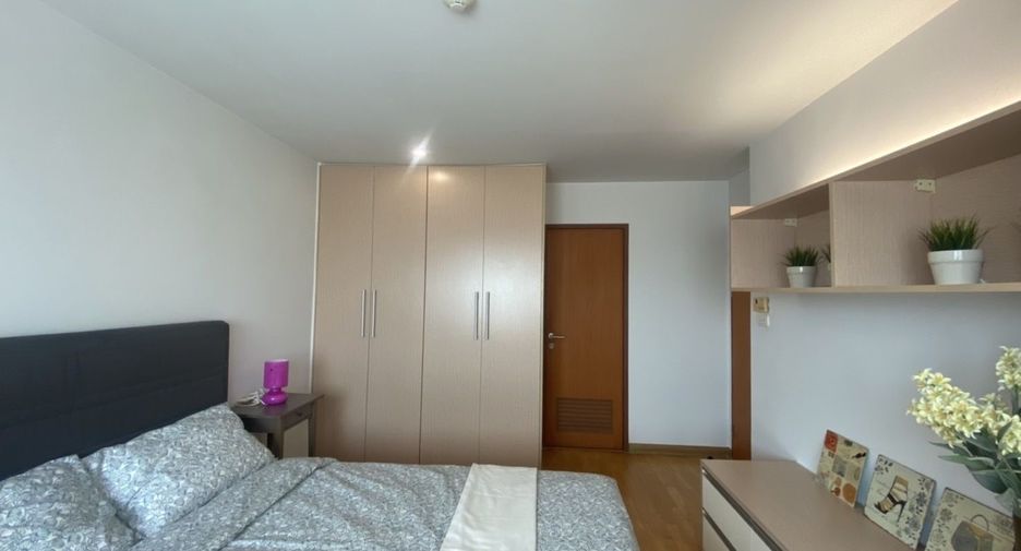 For rent 2 bedrooms condo in Phra Khanong, Bangkok