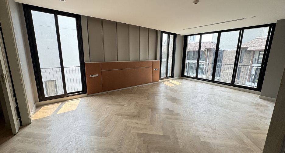 For rent 4 bedrooms apartment in Watthana, Bangkok