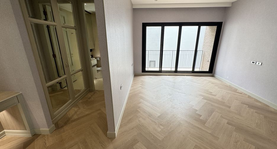 For rent 4 bedrooms apartment in Watthana, Bangkok
