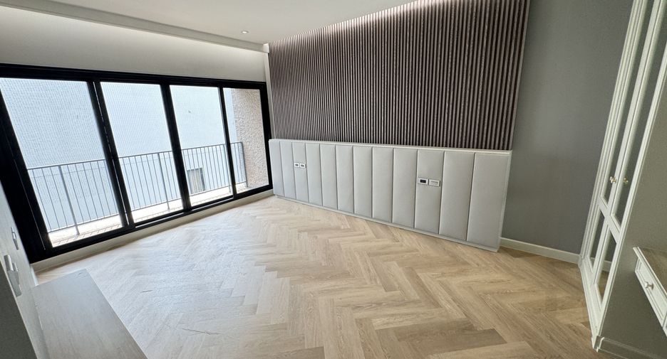 For rent 4 bedrooms apartment in Watthana, Bangkok