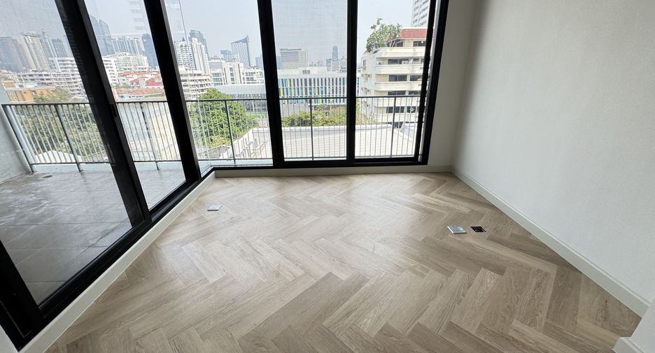 For rent 4 bedrooms apartment in Watthana, Bangkok