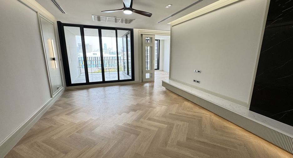 For rent 4 bedrooms apartment in Watthana, Bangkok