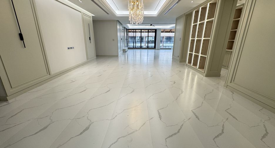 For rent 4 bedrooms apartment in Watthana, Bangkok