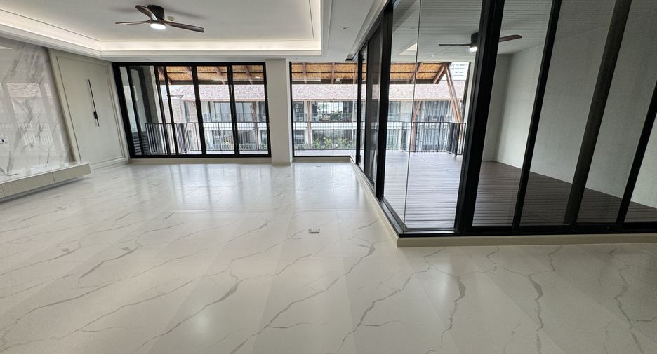 For rent 4 bedrooms apartment in Watthana, Bangkok