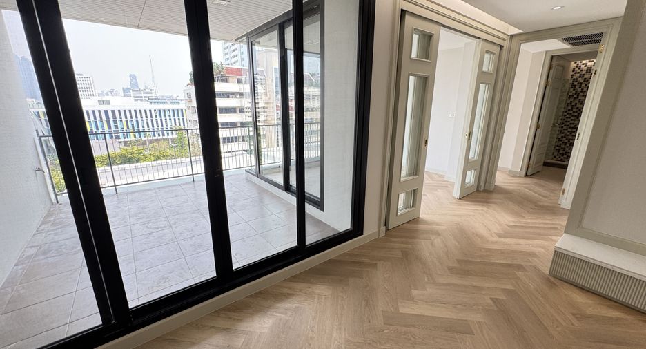 For rent 4 bedrooms apartment in Watthana, Bangkok
