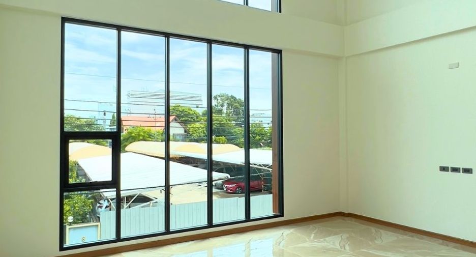 For rent office in Lat Phrao, Bangkok