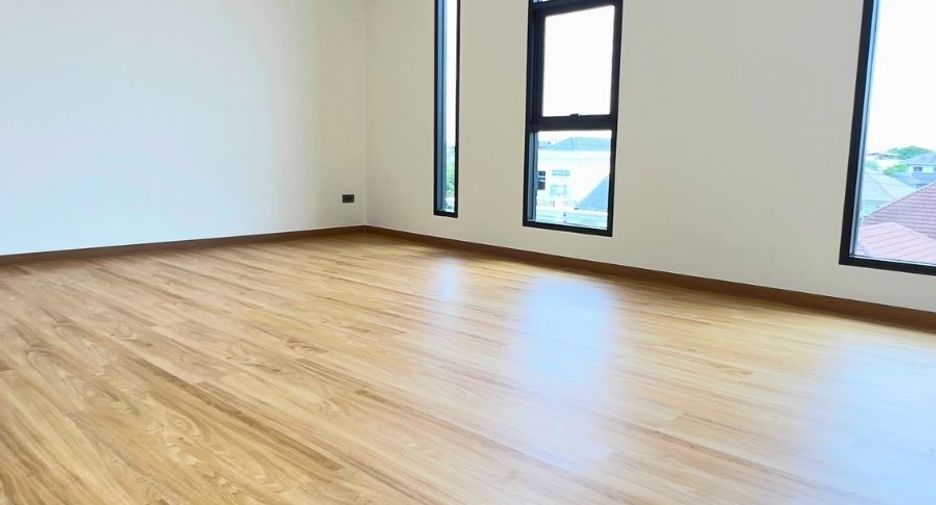 For rent office in Lat Phrao, Bangkok