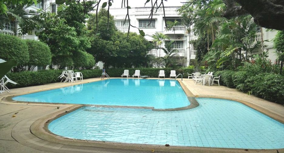 For rent 4 bedrooms house in Watthana, Bangkok