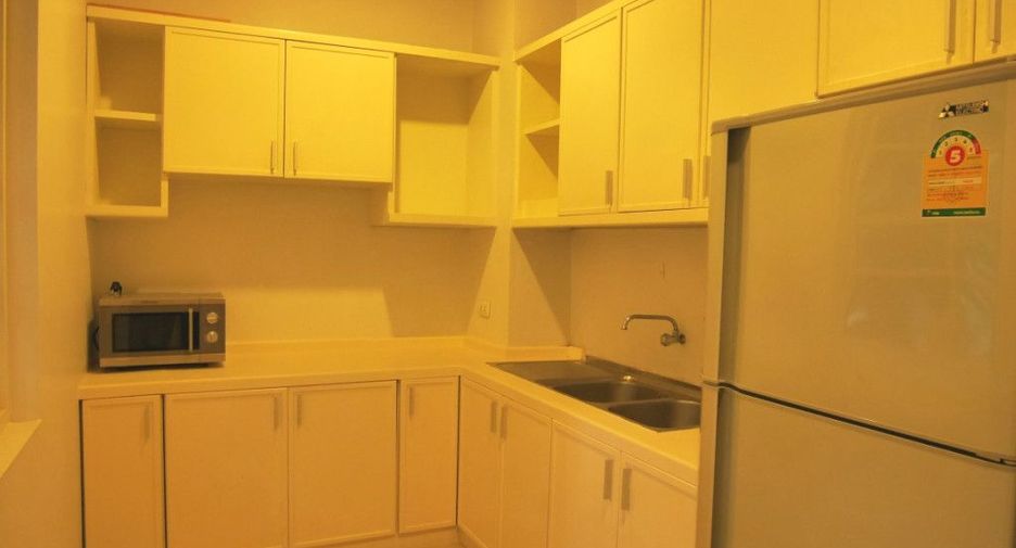 For rent 4 bedrooms house in Watthana, Bangkok