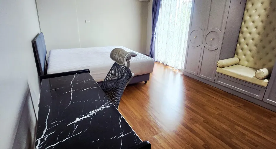 Condo en alquiler de 2 habitaciones en Phra Khanong, Bangkok