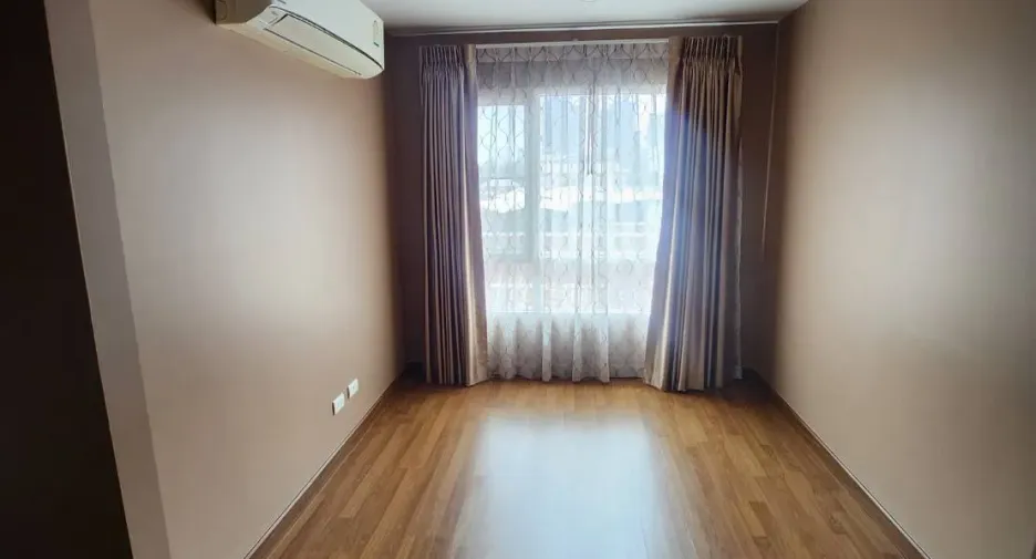 Condo en alquiler de 2 habitaciones en Phra Khanong, Bangkok