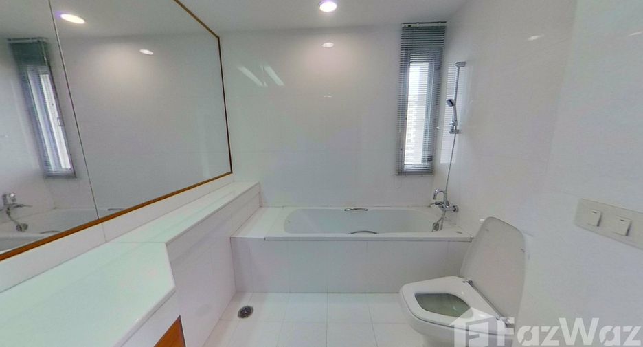 For rent 3 bedrooms condo in Sathon, Bangkok
