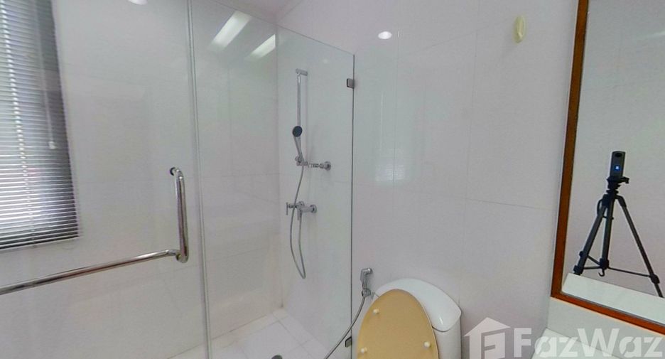 For rent 3 bedrooms condo in Sathon, Bangkok