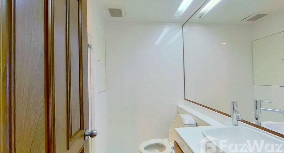 For rent 3 bedrooms condo in Sathon, Bangkok
