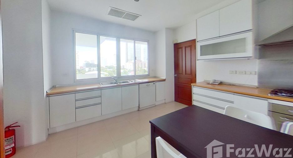 For rent 3 bedrooms condo in Sathon, Bangkok