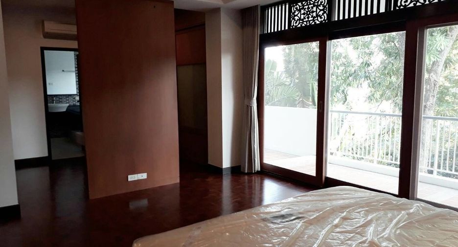 For rent 4 bedrooms condo in Sathon, Bangkok