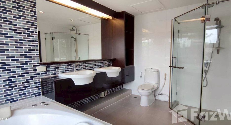For rent 4 bedrooms condo in Sathon, Bangkok