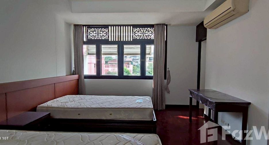 For rent 4 bedrooms condo in Sathon, Bangkok