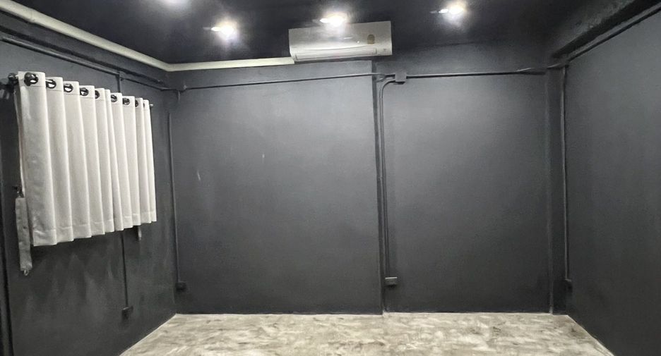 For rent 7 bedrooms office in Wang Thonglang, Bangkok