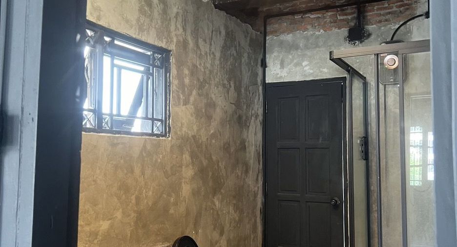 For rent 7 bedrooms office in Wang Thonglang, Bangkok