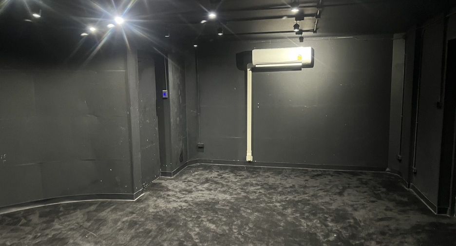 For rent 7 bedrooms office in Wang Thonglang, Bangkok