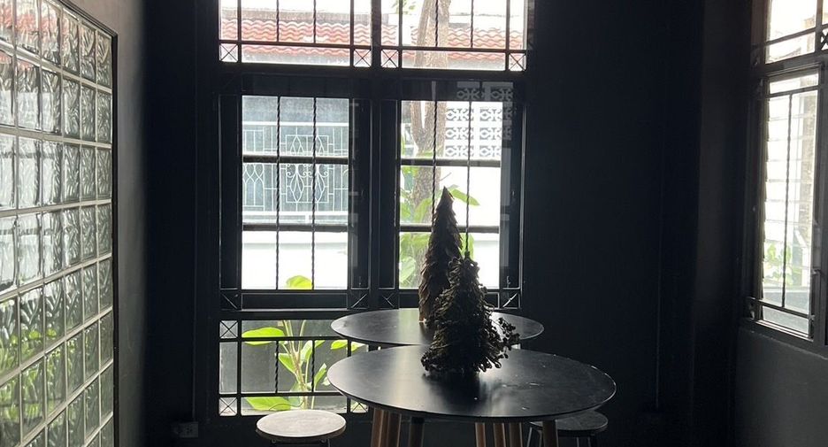 For rent 7 bedrooms office in Wang Thonglang, Bangkok