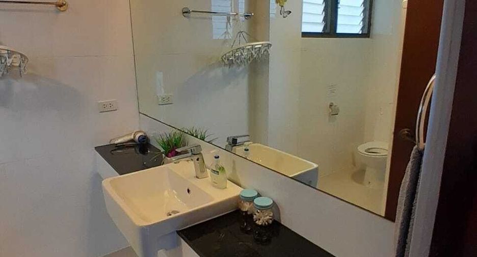 For rent 3 ベッドルーム condo in Sathon, Bangkok