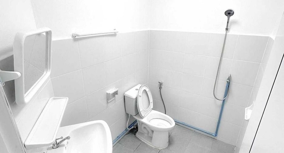 For rent 3 bedrooms townhouse in Phra Khanong, Bangkok