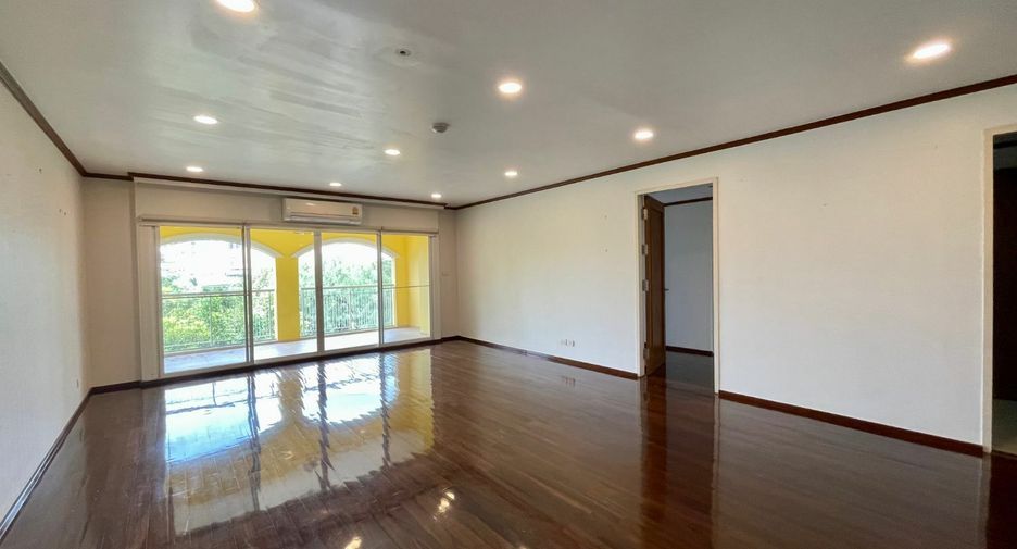 For rent 3 bedrooms condo in Khlong Toei, Bangkok