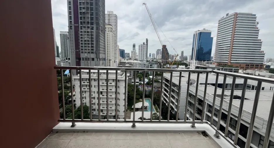 For rent 2 bedrooms condo in Khlong Toei, Bangkok