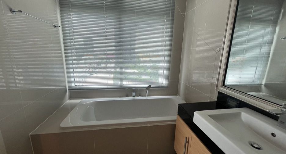 Wohnung zur Miete mit 2 Zimmer in Khlong Toei, Bangkok