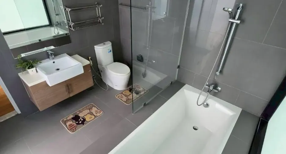 For rent 2 bedrooms condo in Sathon, Bangkok