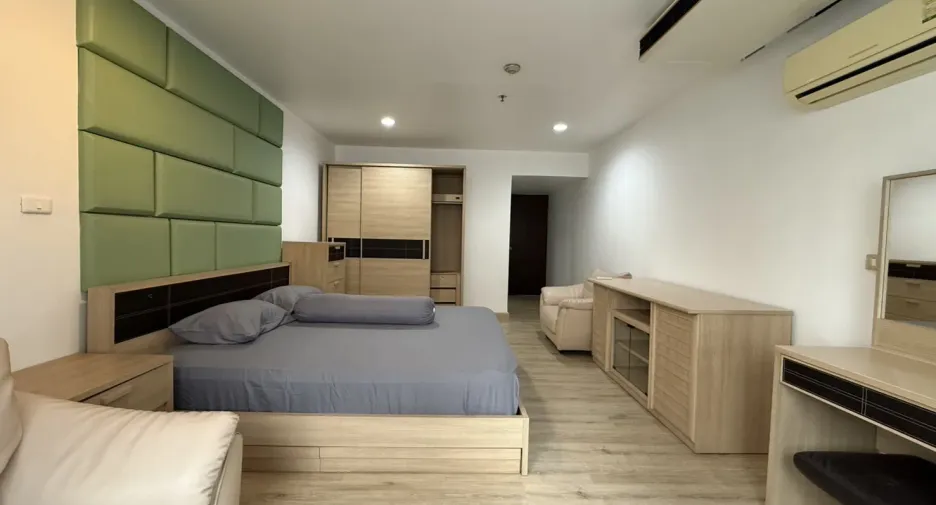 For rent 2 bedrooms condo in Khlong Toei, Bangkok