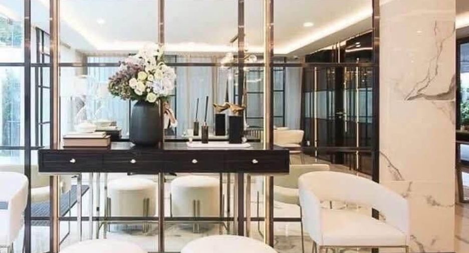 For rent 2 bedrooms condo in Phaya Thai, Bangkok